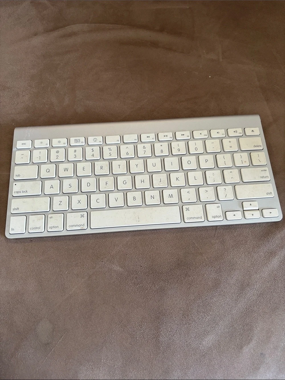 Apple Silver and White Wireless Aluminum Keyboard - Compact Bluetooth